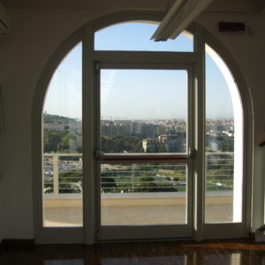 Porta finestra ad arco