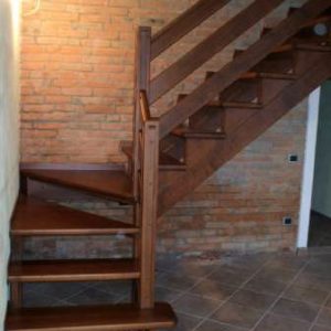 Scala con ringhiera a fascioni