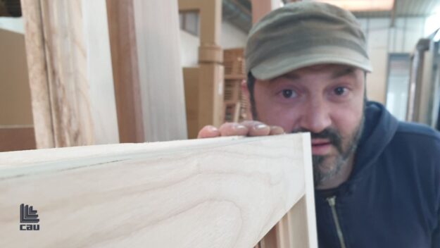 Intervista ad Andrea Cau. Come nasce un infisso in legno artigianale.
