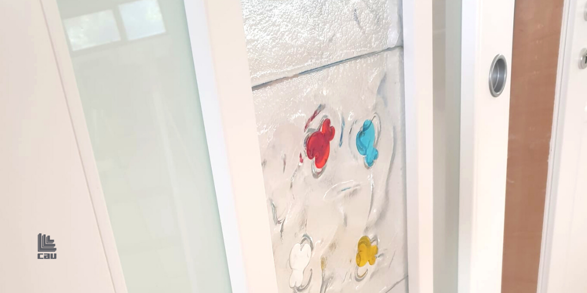Porte in legno con vetro di Murano. Una scelta elegante alla portata di tutti.