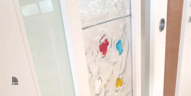 Porte in legno con vetro di Murano. Una scelta elegante alla portata di tutti. Porte in legno con vetro di Murano. Una scelta elegante alla portata di tutti.