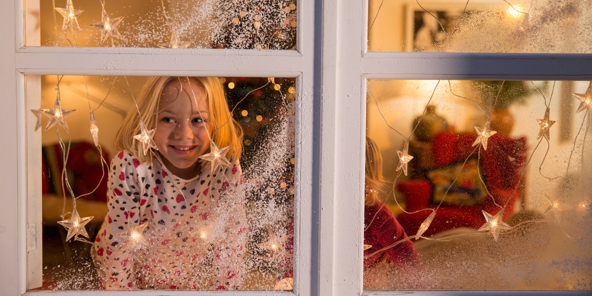 Come addobbare le finestre per natale? Idee pratiche e creative per un tocco unico e festoso